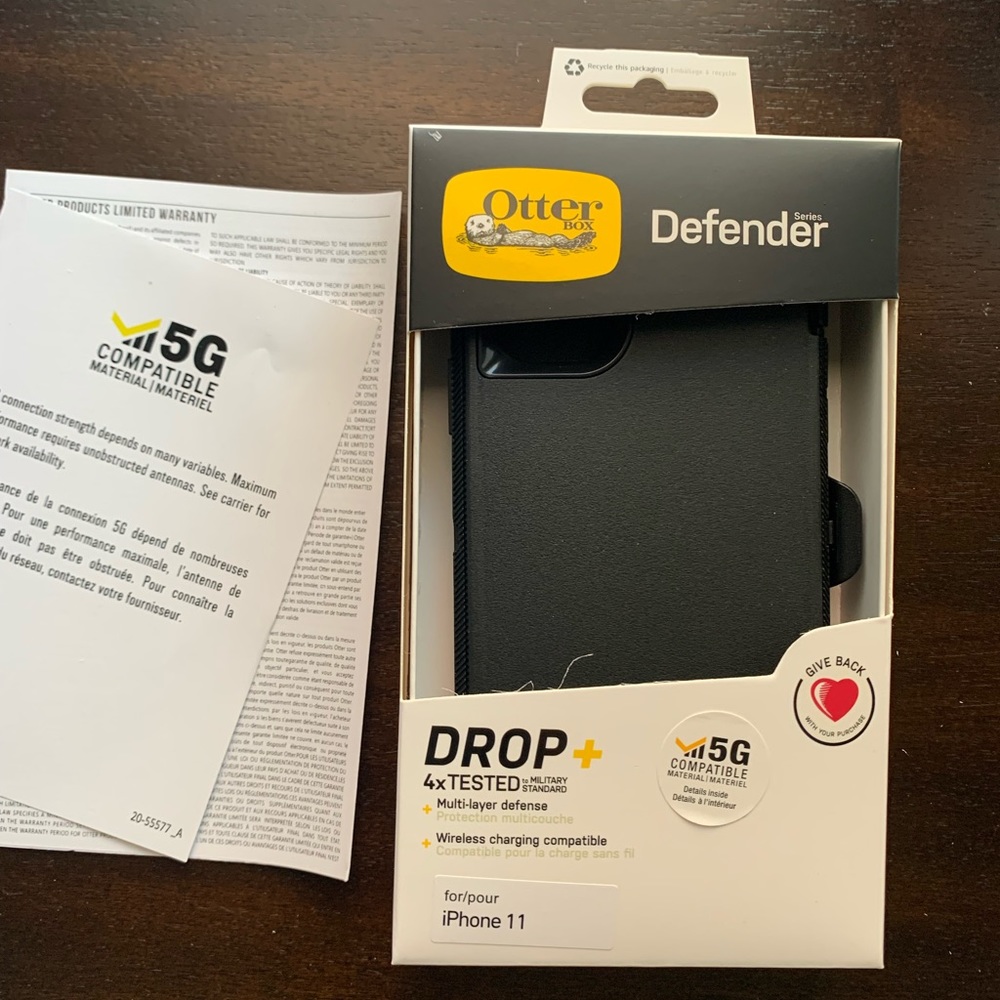 iPhone 11 and iPhone XR Otterbox Defender case